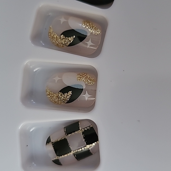 2/$16 Black Glittering Hearts Press On Nails - Picture 16 of 17
